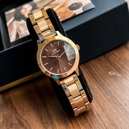 D_w roses brown for her